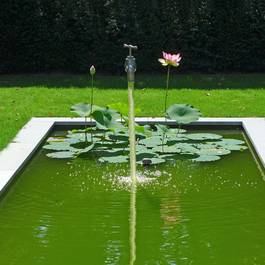 Teichbrunnen, Wasserhahn in der Luft aus Edelstahl — Michael Krauss Wasserspiele