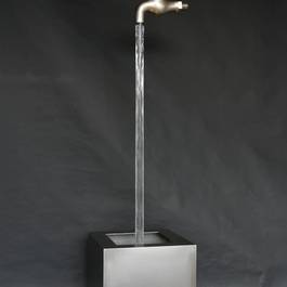 Wasserhahn Brunnen im Edelstahlbecken aus Edelstahl — Michael Krauss Wasserspiele