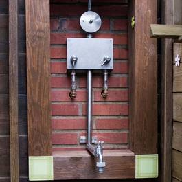 Baumdusche Kaltwasser aus Edelstahl — Michael Krauss Wasserspiele