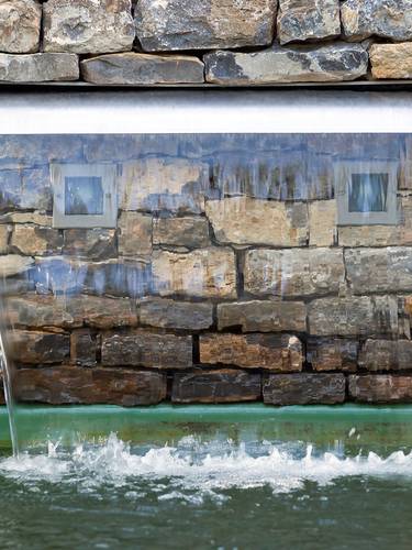 Wasserfall Brunnen im Garten
