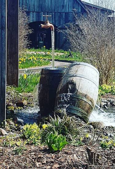 schwebender magischer Wasserhahn gartenbrunnen