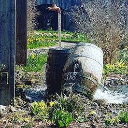 Teichbrunnen, Wasserhahn in der Luft aus Edelstahl — Michael Krauss Wasserspiele