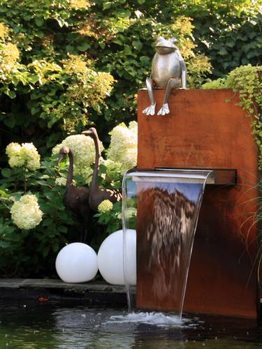 Wasserspiel im Garten