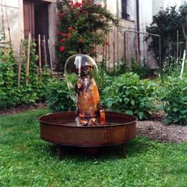 Gartenbrunnen "Mann im Regen" aus Edelstahl — Michael Krauss Wasserspiele