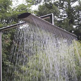 Kaltwasserdusche Quero dünn aus Edelstahl — Michael Krauss Wasserspiele