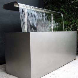 Zimmerbrunnen Mekong II aus Edelstahl — Michael Krauss Wasserspiele