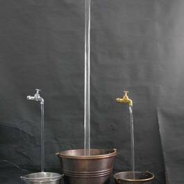 Kleiner Wasserhahn Brunnen aus Edelstahl — Michael Krauss Wasserspiele