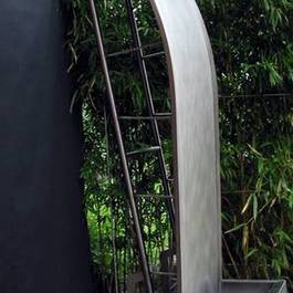 Zimmerbrunnen W V aus Edelstahl — Michael Krauss Wasserspiele