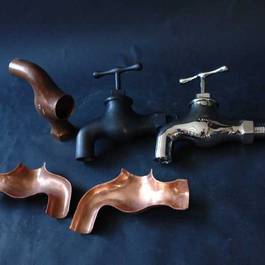 Schwebender Wasserhahn aus Edelstahl — Michael Krauss Wasserspiele