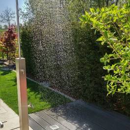 Warmwasserdusche Longo dick aus Edelstahl — Michael Krauss Wasserspiele