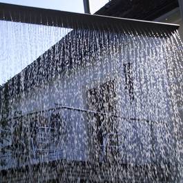 Warmwasserdusche Quero dick aus Edelstahl — Michael Krauss Wasserspiele